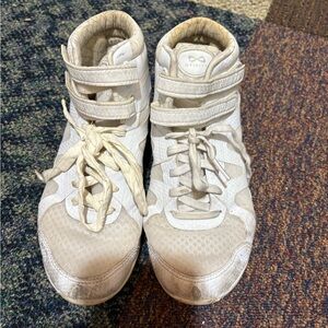 NFINITY BEAST CHEER SHOES SZ 6.5